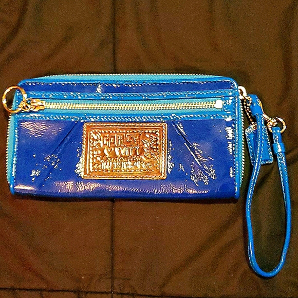 Coach Royal Blue Patent Leather Poppy Wristlet - Picture 1 of 6
